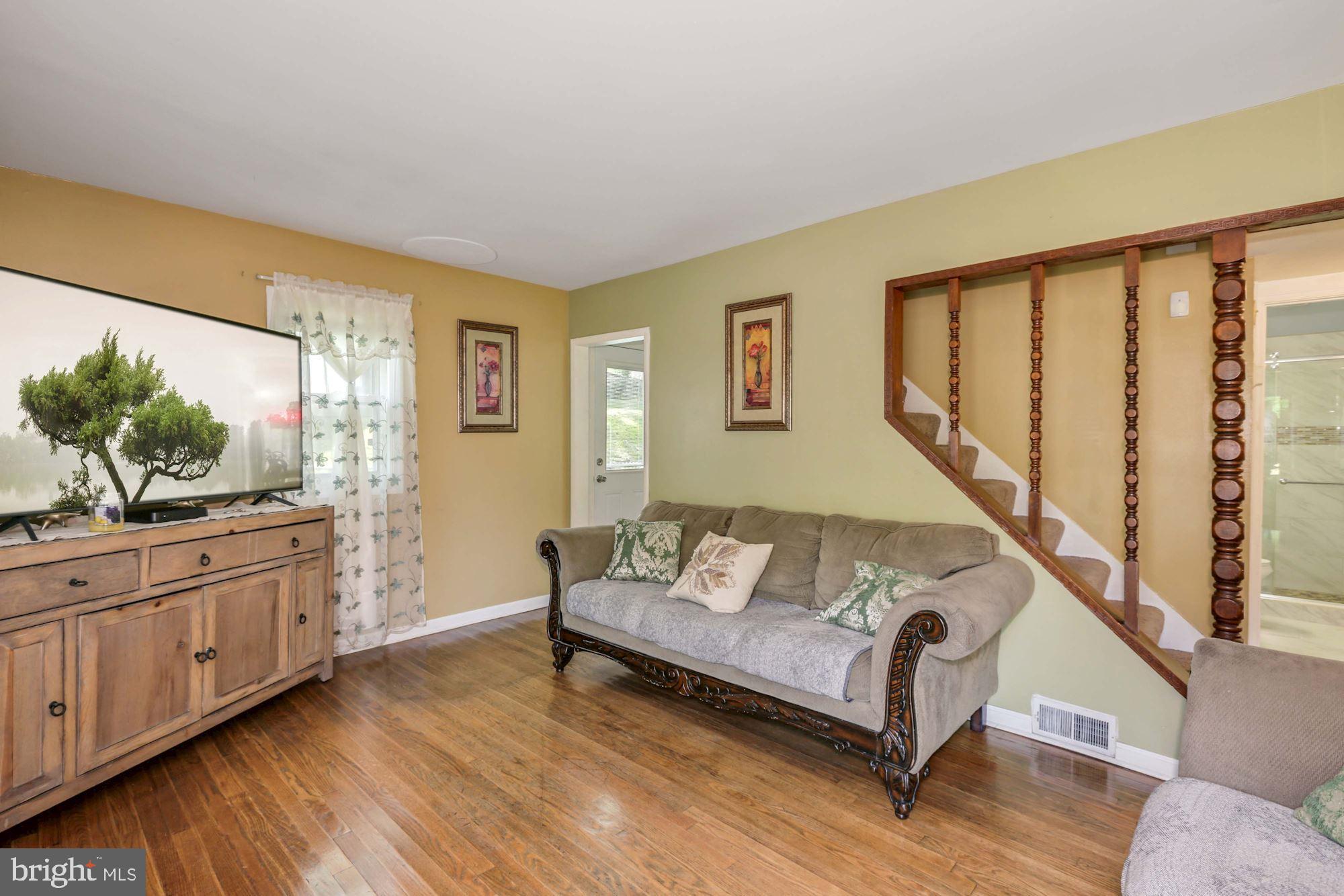 7763 Emerson Road Hyattsville, MD 20784 - Photo 3 of 28 Gallery Image 3