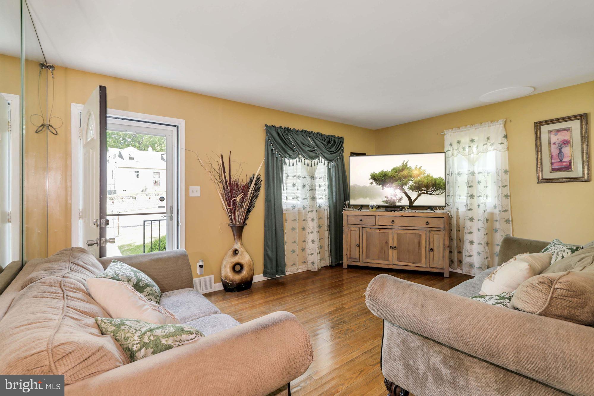 7763 Emerson Road Hyattsville, MD 20784 - Photo 4 of 28 Gallery Image 4