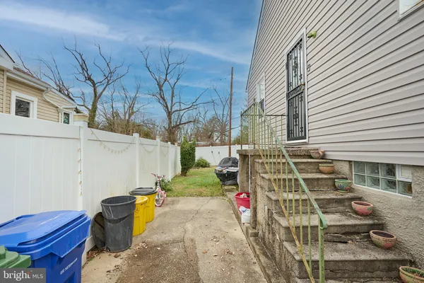 a view of a back yard of the house