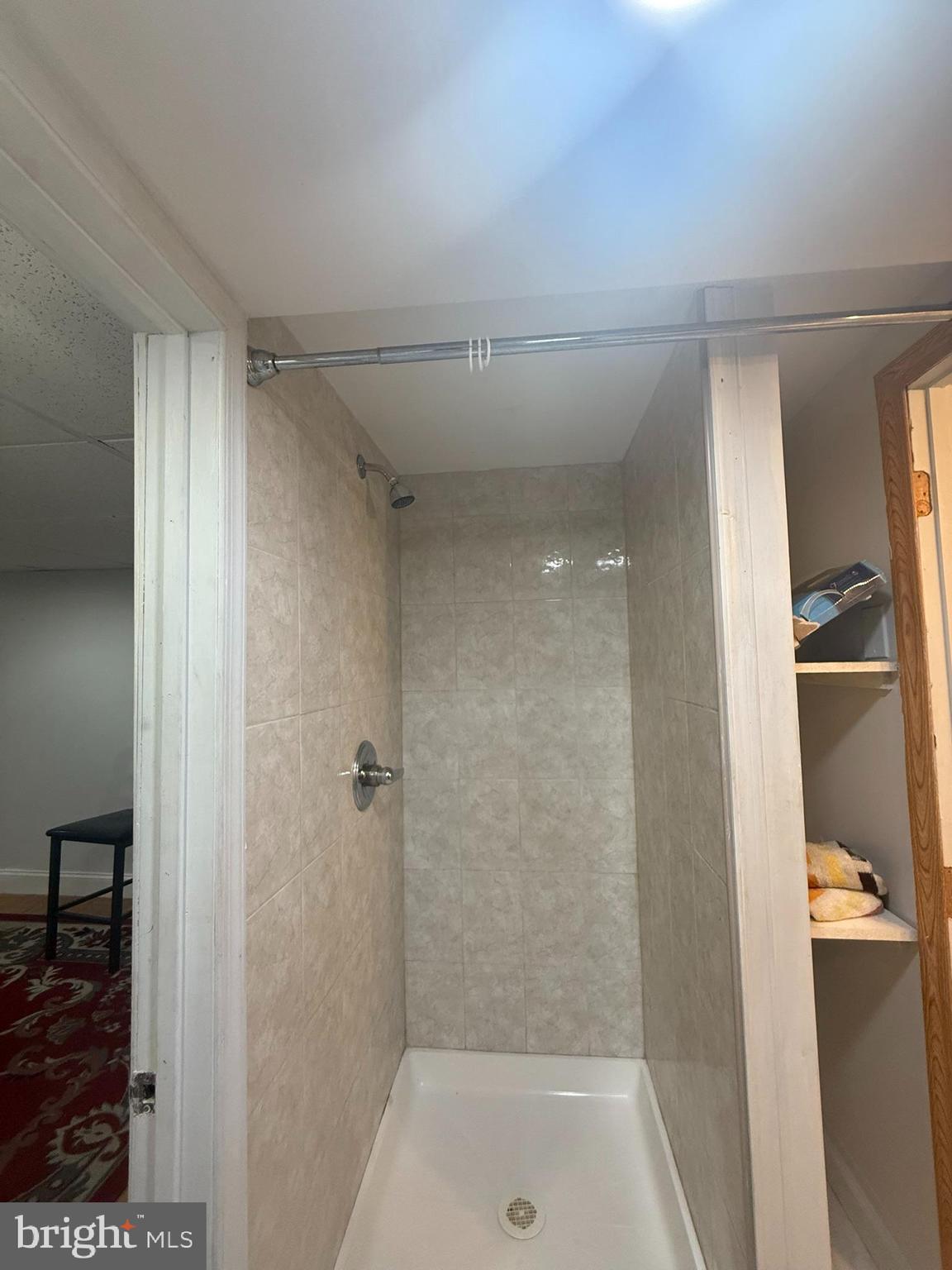 7547 Beverly Road Philadelphia, PA 19138 - Photo 22 of 32 a bathroom with a bathtub