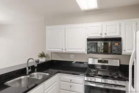 $630,000 | 3110 Sello Lane, Unit 70, Carlsbad, CA 92009