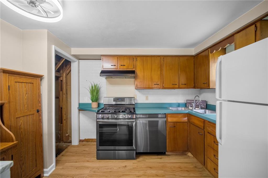 301 Orchard Spring Road Pittsburgh, PA 15220 - Photo 10 of 33 Gallery Image 10