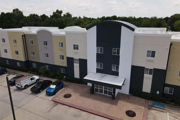 a view of a back yard