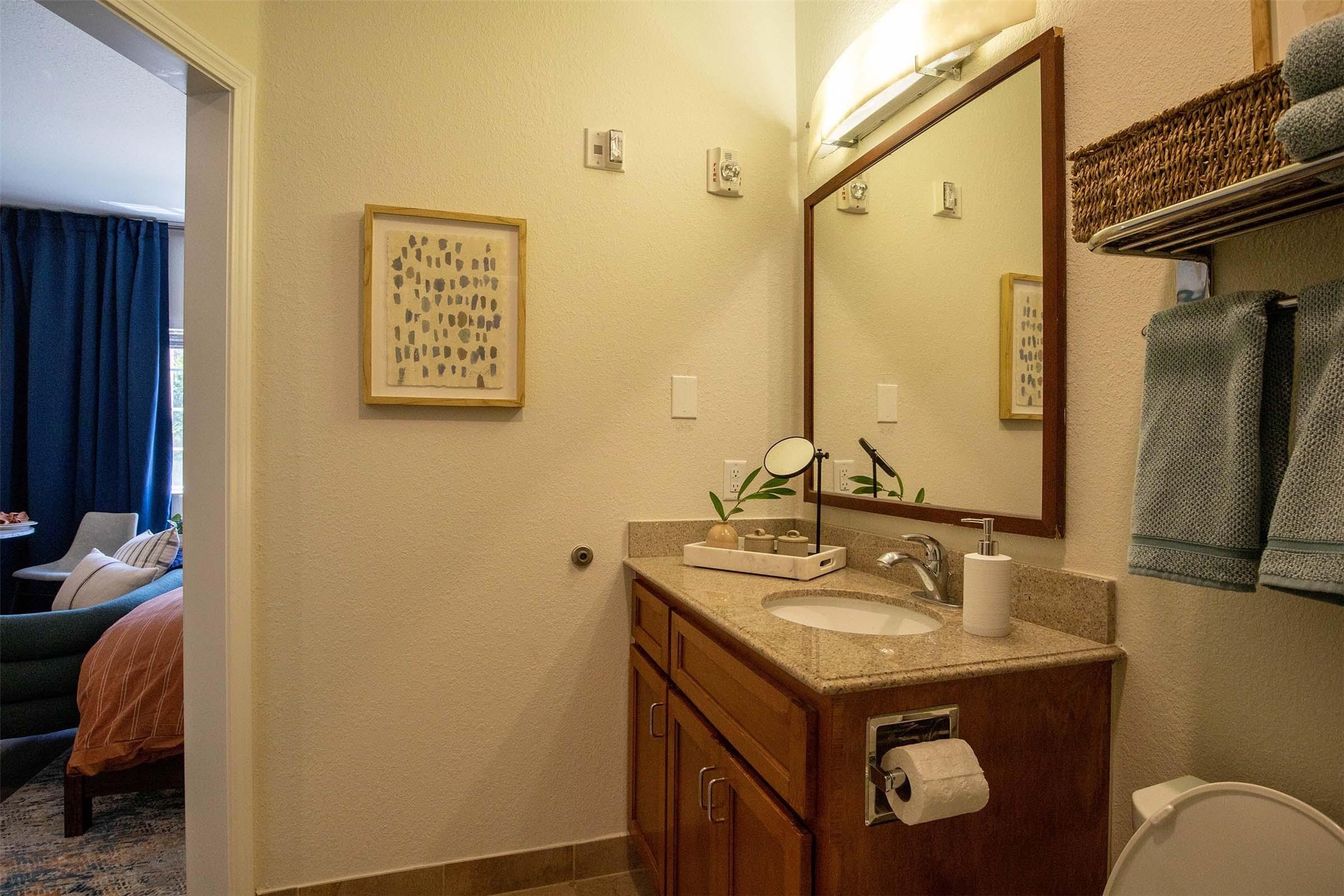 8719 Farm Market 1960 West Road, Unit 202 Houston, TX 77065 - Photo 45 of 50 a bathroom with a sink and a mirror