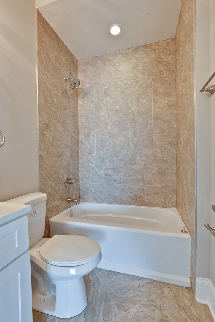 1747 Greenwood Road Glenview, IL 60026 - Photo 23 of 46 a bathroom with a toilet and a bathtub