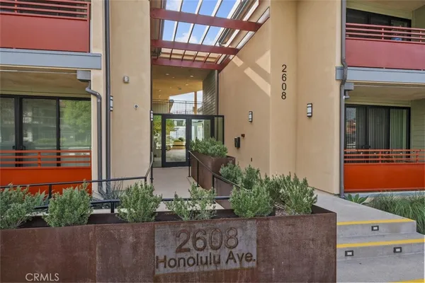 $890,000 | 2608 Honolulu Avenue, Unit 310, Montrose, CA 91020