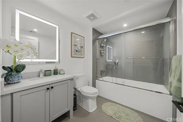 $890,000 | 2608 Honolulu Avenue, Unit 310, Montrose, CA 91020