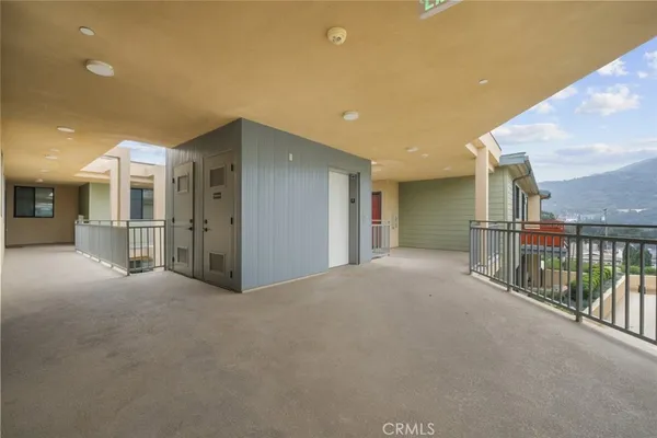 $890,000 | 2608 Honolulu Avenue, Unit 310, Montrose, CA 91020
