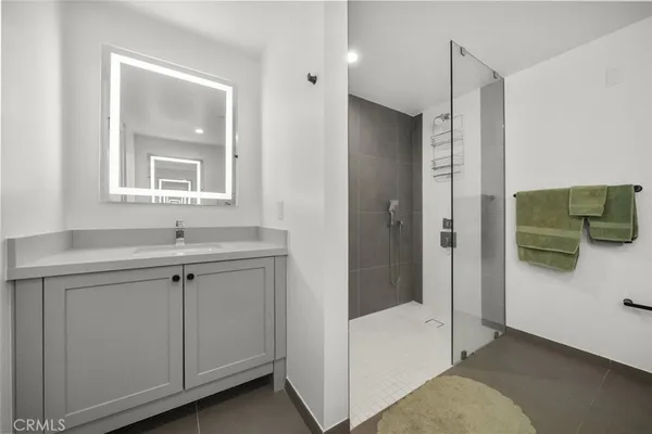 $890,000 | 2608 Honolulu Avenue, Unit 310, Montrose, CA 91020