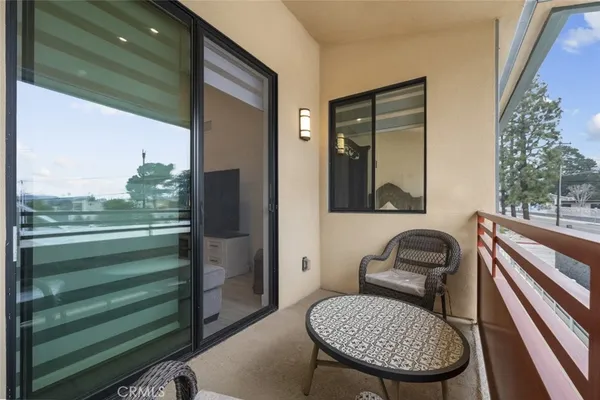 $890,000 | 2608 Honolulu Avenue, Unit 310, Montrose, CA 91020