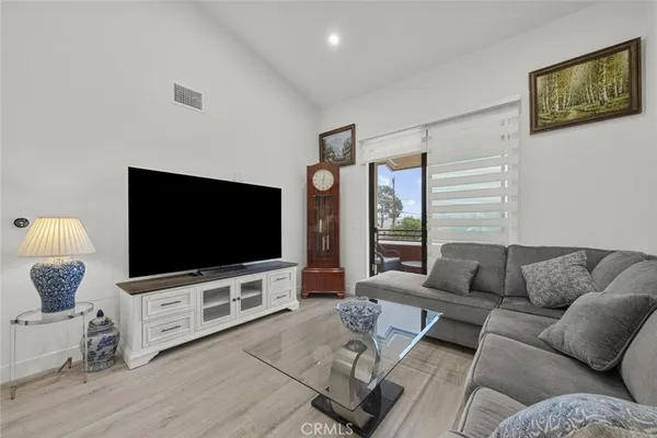 $890,000 | 2608 Honolulu Avenue, Unit 310, Montrose, CA 91020