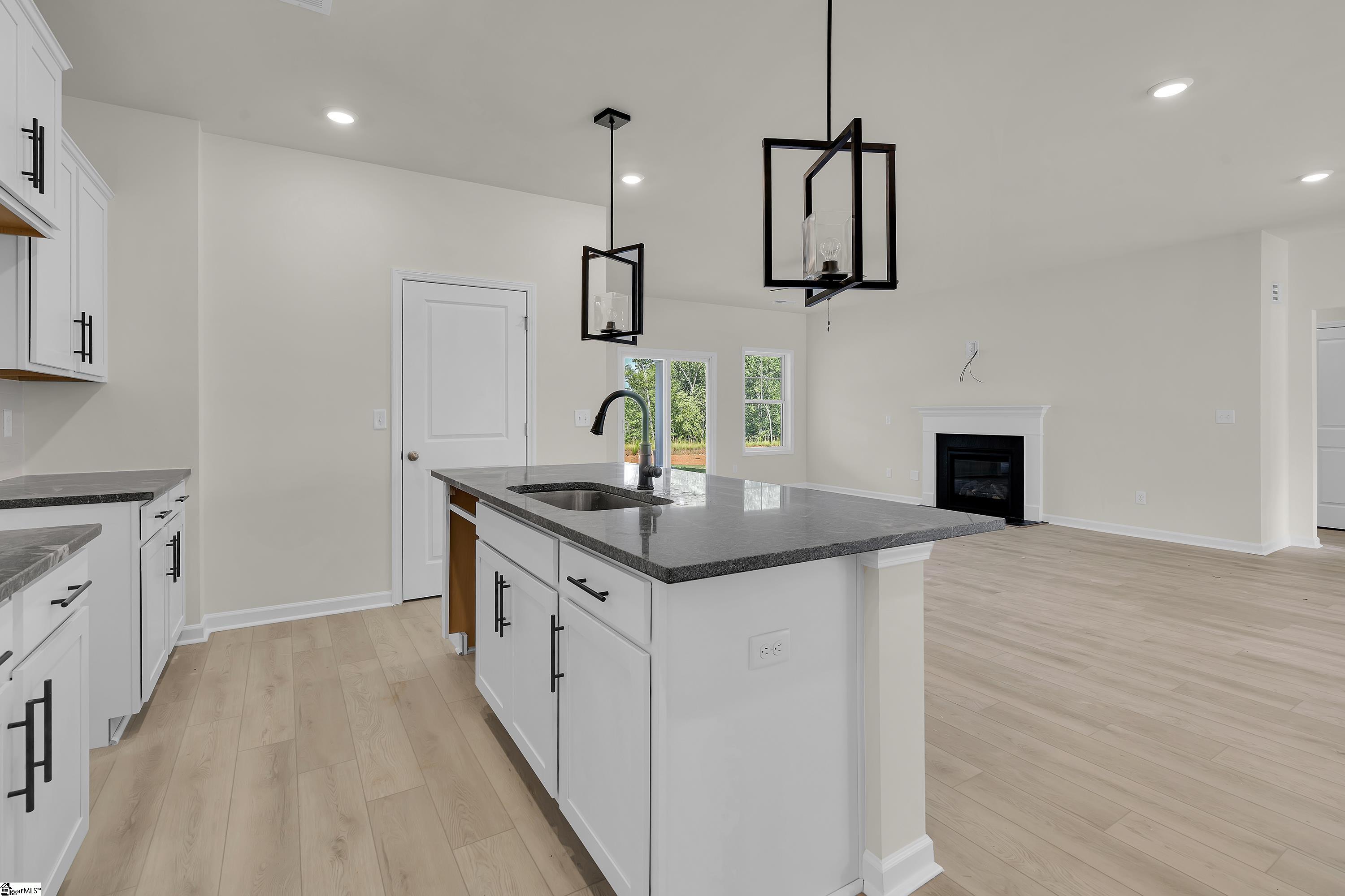 139 Hunter Ridge Drive Boiling Springs, SC 29316 - Photo 8 of 21 Gallery Image 8