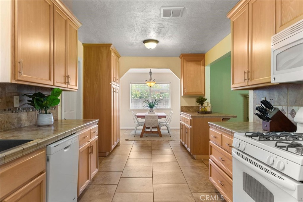 9099 Midway Durham, CA 95938 - Photo 3 of 32 Kitchen with plenty of cabinet space