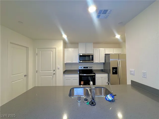 $1,995 | 6108 Hibiscus Gdn Street, North Las Vegas, NV 89081