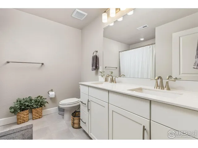 a view of a terrace with sky view