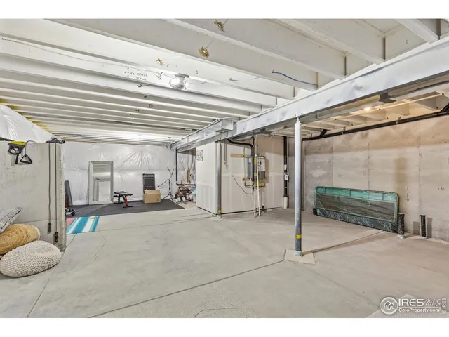 a view of an ocean and a mountain view