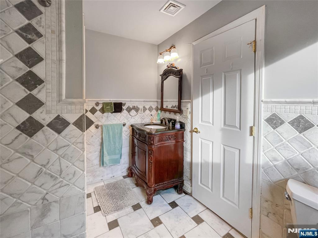 445 Nevada Street Paramus, NJ 07652 - Photo 46 of 50