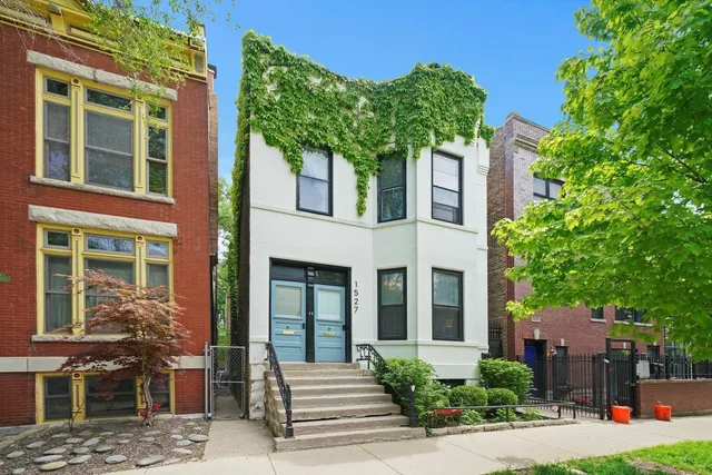 $2,300 | 1527 North Claremont Avenue, Unit 2R, Chicago, IL 60622