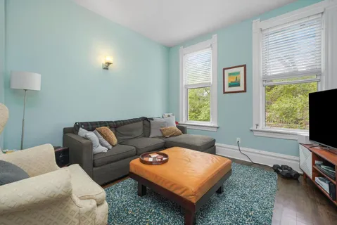 $2,300 | 1527 North Claremont Avenue, Unit 2R, Chicago, IL 60622