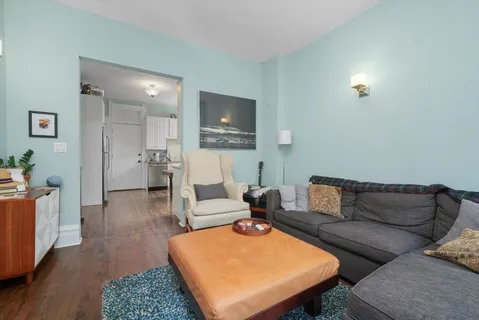 $2,300 | 1527 North Claremont Avenue, Unit 2R, Chicago, IL 60622