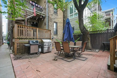$2,300 | 1527 North Claremont Avenue, Unit 2R, Chicago, IL 60622