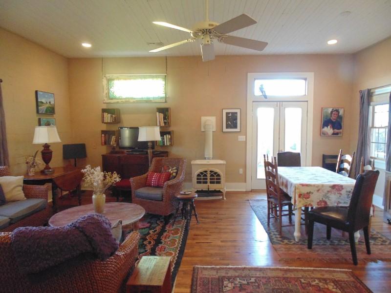 1970 Moore Road Northeast Floyd, VA 24091 - Photo 6 of 49 living4 (800x600)