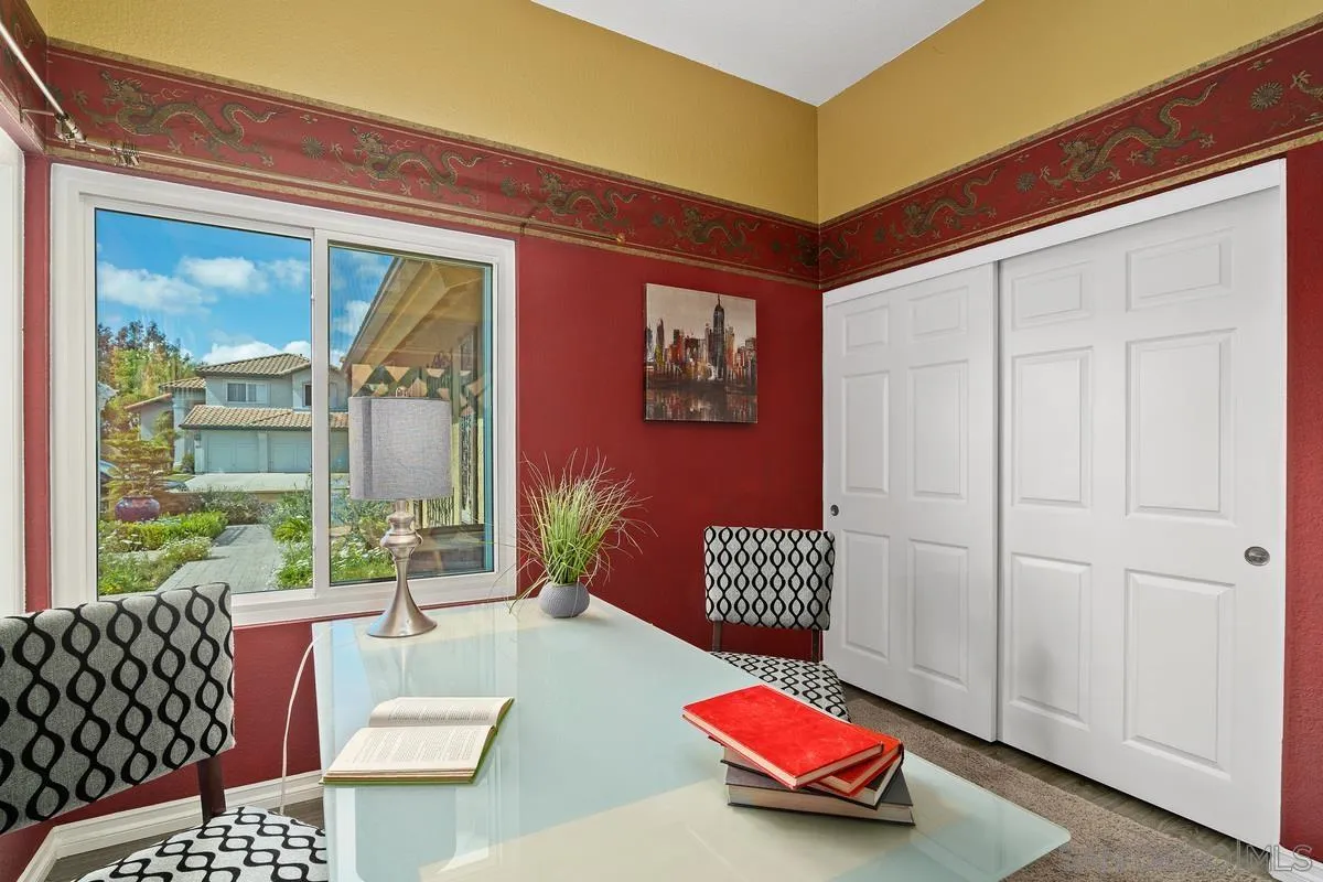 2284 Rolling Ridge Road Chula Vista, CA 91914 - Photo 22 of 44 a living room with furniture