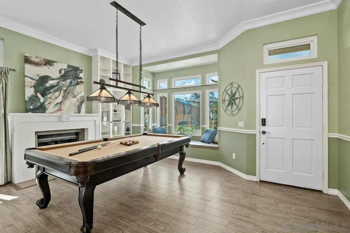 2284 Rolling Ridge Road Chula Vista, CA 91914 - Photo 5 of 44 a room with table and chairs
