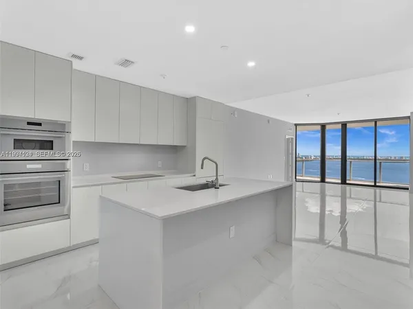 $9,500 | 711 Northeast 23rd Terrace, Unit 3303, Miami, FL 33137