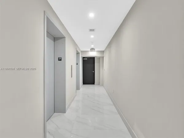 $9,500 | 711 Northeast 23rd Terrace, Unit 3303, Miami, FL 33137