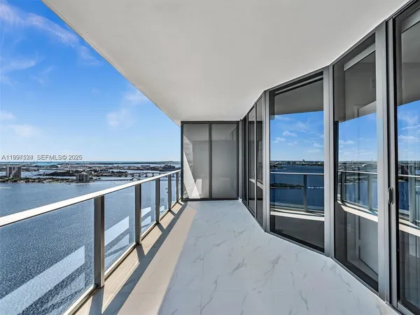 $9,500 | 711 Northeast 23rd Terrace, Unit 3303, Miami, FL 33137