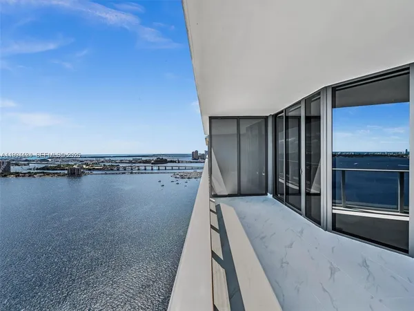 $9,500 | 711 Northeast 23rd Terrace, Unit 3303, Miami, FL 33137