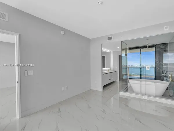 $9,500 | 711 Northeast 23rd Terrace, Unit 3303, Miami, FL 33137