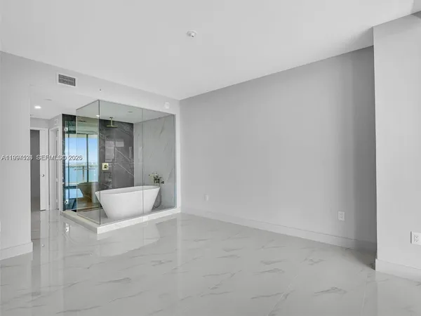 $9,500 | 711 Northeast 23rd Terrace, Unit 3303, Miami, FL 33137