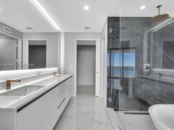 $9,500 | 711 Northeast 23rd Terrace, Unit 3303, Miami, FL 33137