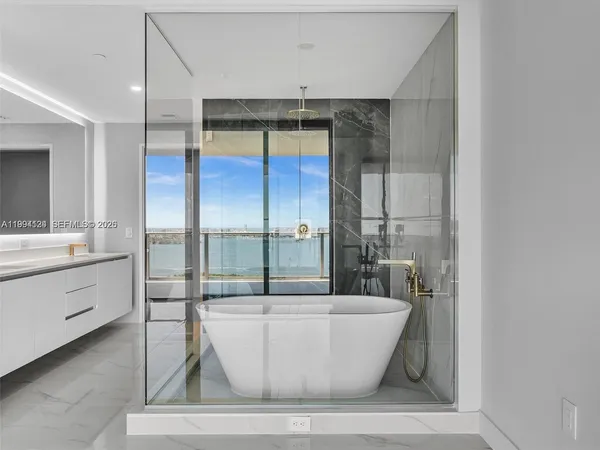 $9,500 | 711 Northeast 23rd Terrace, Unit 3303, Miami, FL 33137