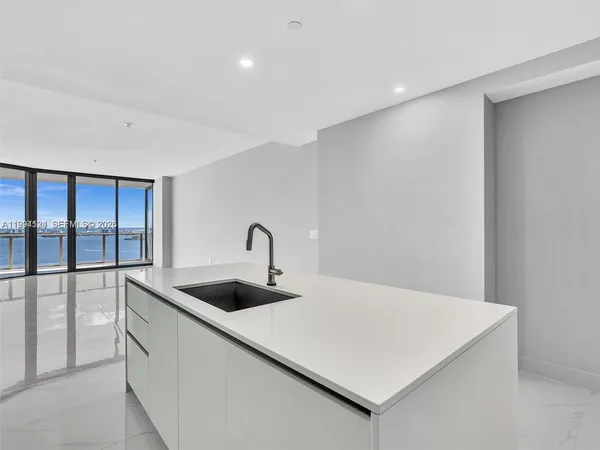 $9,500 | 711 Northeast 23rd Terrace, Unit 3303, Miami, FL 33137