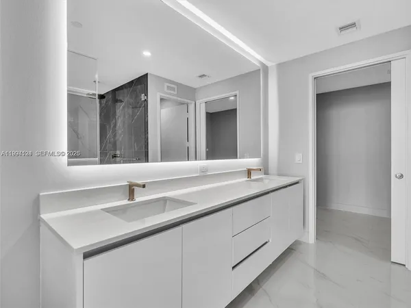 $9,500 | 711 Northeast 23rd Terrace, Unit 3303, Miami, FL 33137