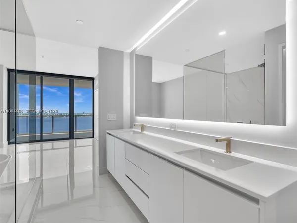 $9,500 | 711 Northeast 23rd Terrace, Unit 3303, Miami, FL 33137