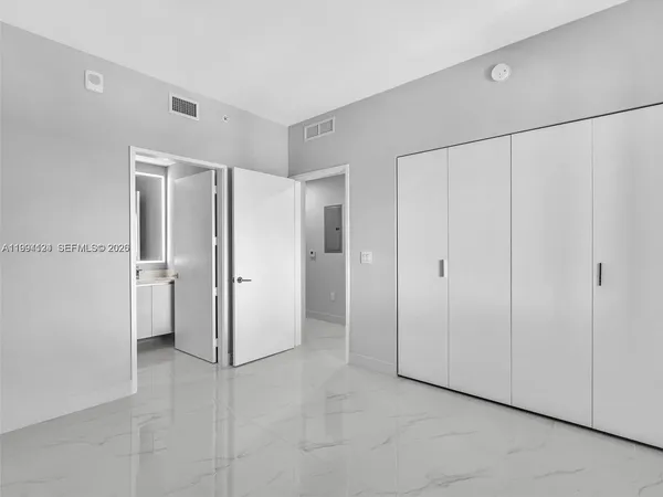 $9,500 | 711 Northeast 23rd Terrace, Unit 3303, Miami, FL 33137
