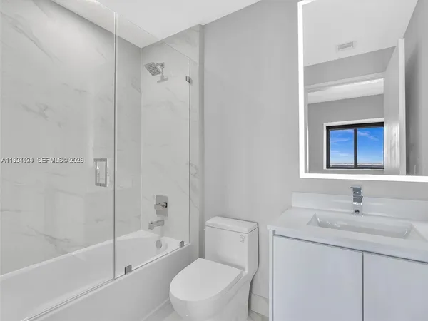 $9,500 | 711 Northeast 23rd Terrace, Unit 3303, Miami, FL 33137