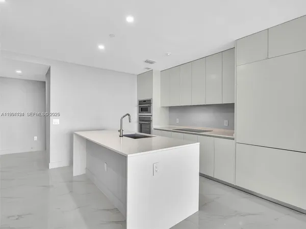 $9,500 | 711 Northeast 23rd Terrace, Unit 3303, Miami, FL 33137