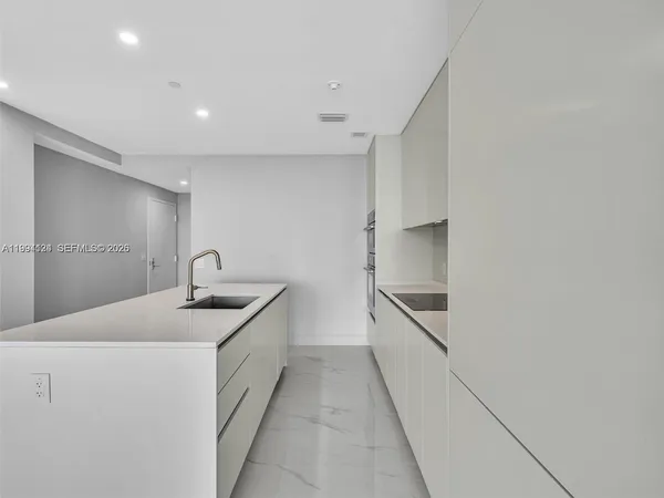 $9,500 | 711 Northeast 23rd Terrace, Unit 3303, Miami, FL 33137