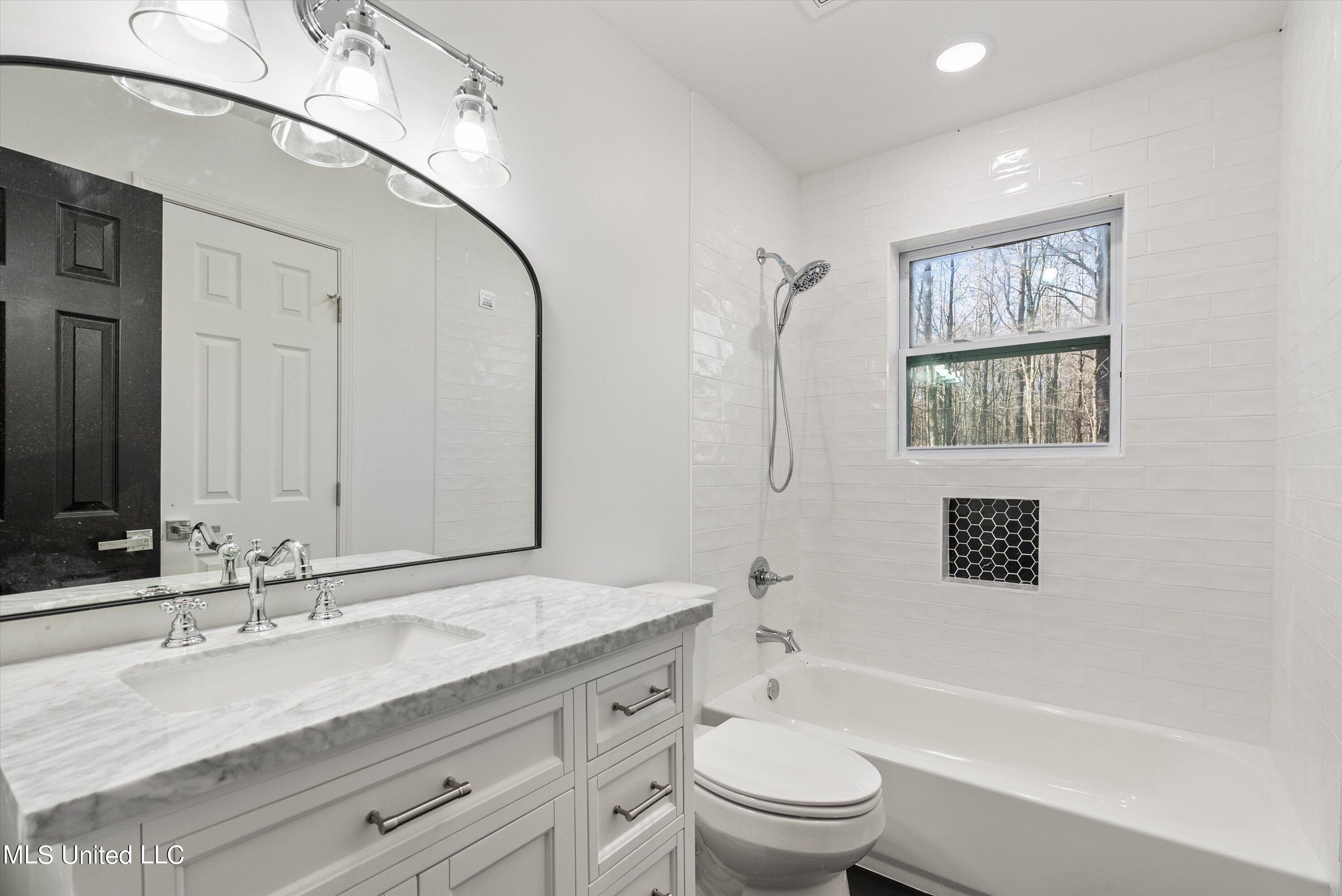 208 Doc Woody Road Coldwater, MS 38618 - Photo 19 of 22 22-Bathroom 2