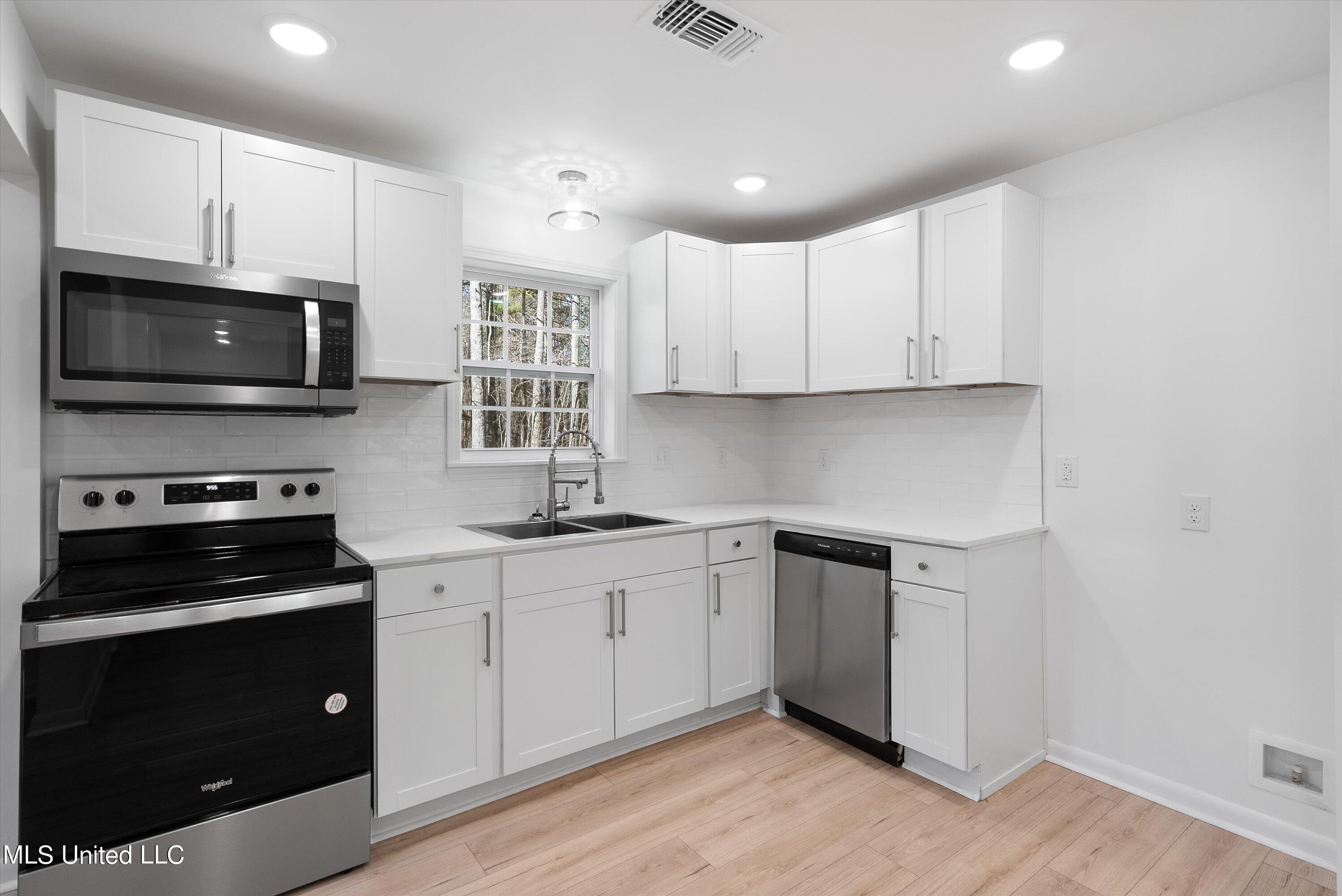 208 Doc Woody Road Coldwater, MS 38618 - Photo 7 of 22 10-Kitchen