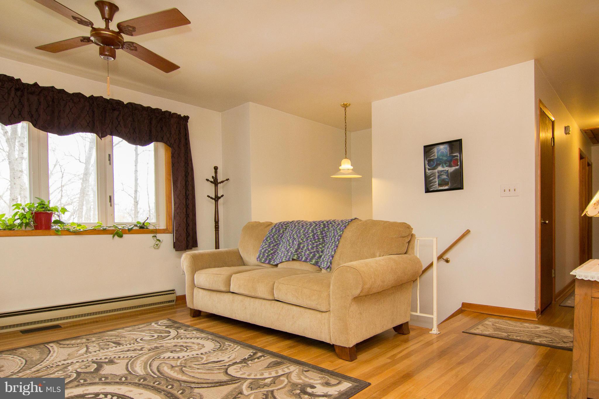 925 Western Chapel Road Westminster, MD 21157 - Photo 3 of 30 Living Room w/ Oak hardwood floors