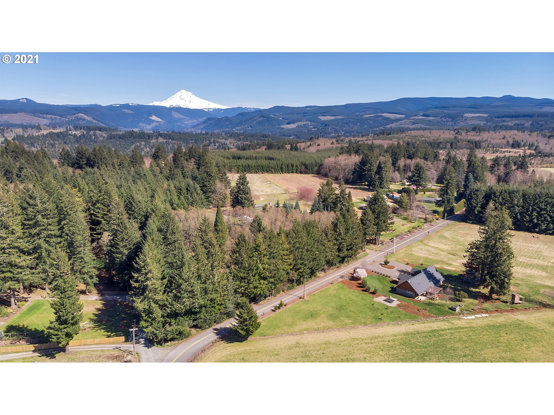 47280 Southeast Coalman Road Sandy, OR 97055 - Photo 31 of 32 a view of a town with mountains in the background