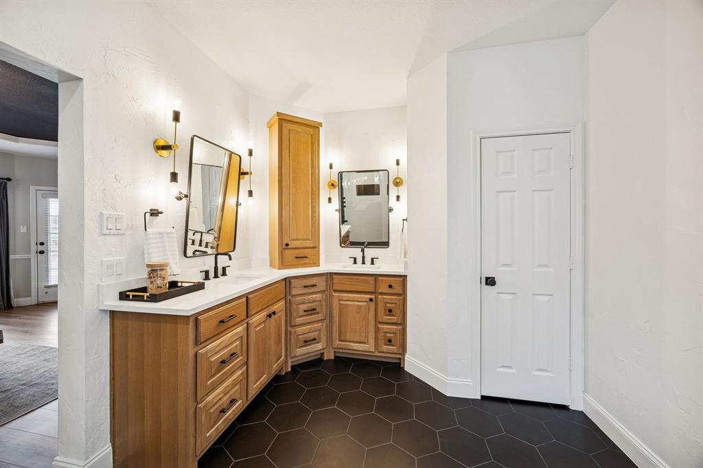 3608 Acropolis Way Plano, TX 75074 - Photo 17 of 40 a bathroom with a double vanity sink a mirror and a bathtub