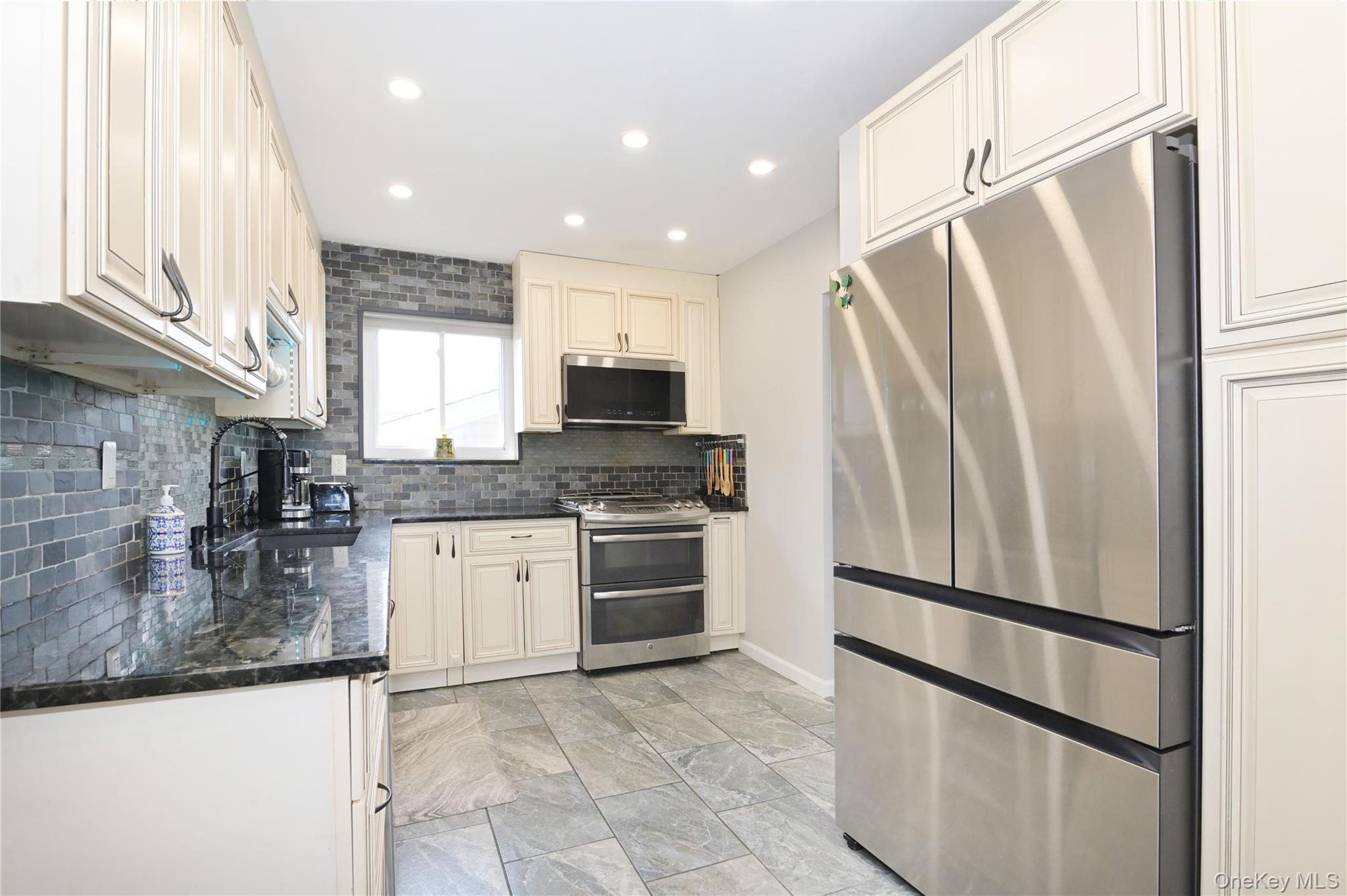 3485 Riverside Drive Oceanside, NY 11572 - Photo 11 of 30