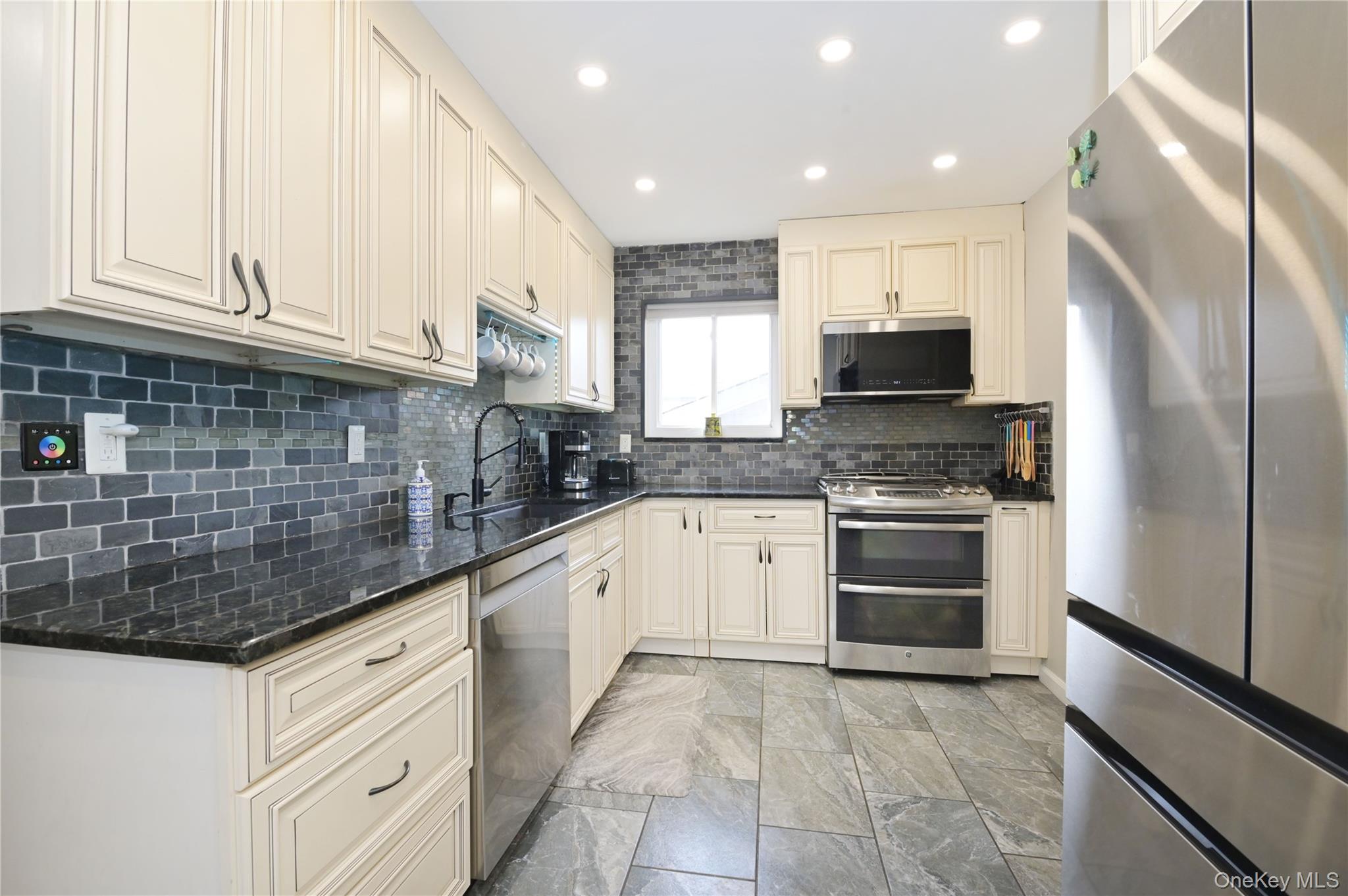 3485 Riverside Drive Oceanside, NY 11572 - Photo 10 of 30